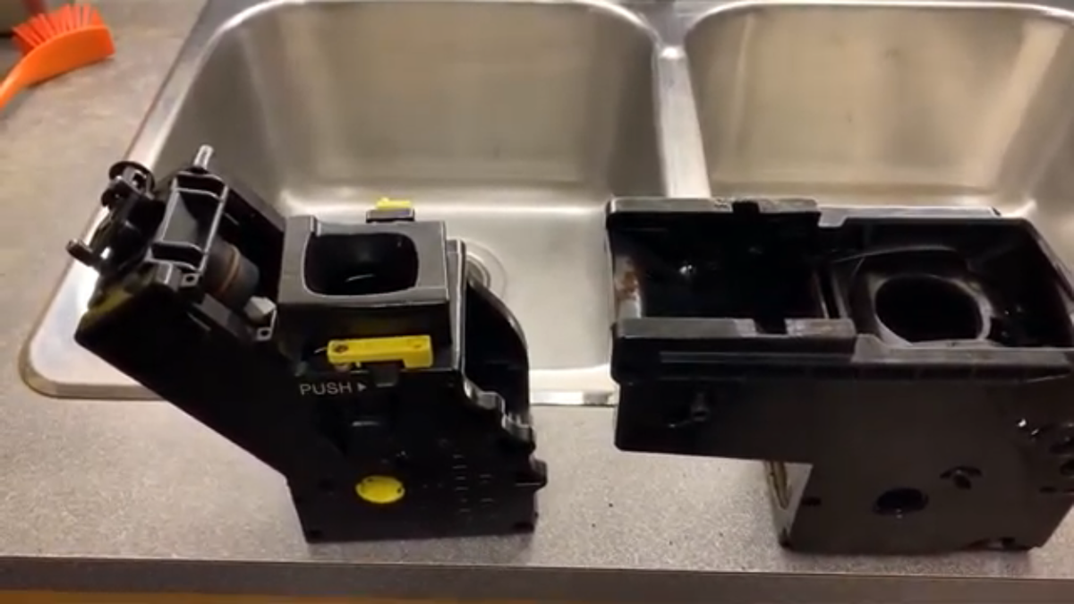 How to clean and grease your Saeco brew unit Genius Coffee N